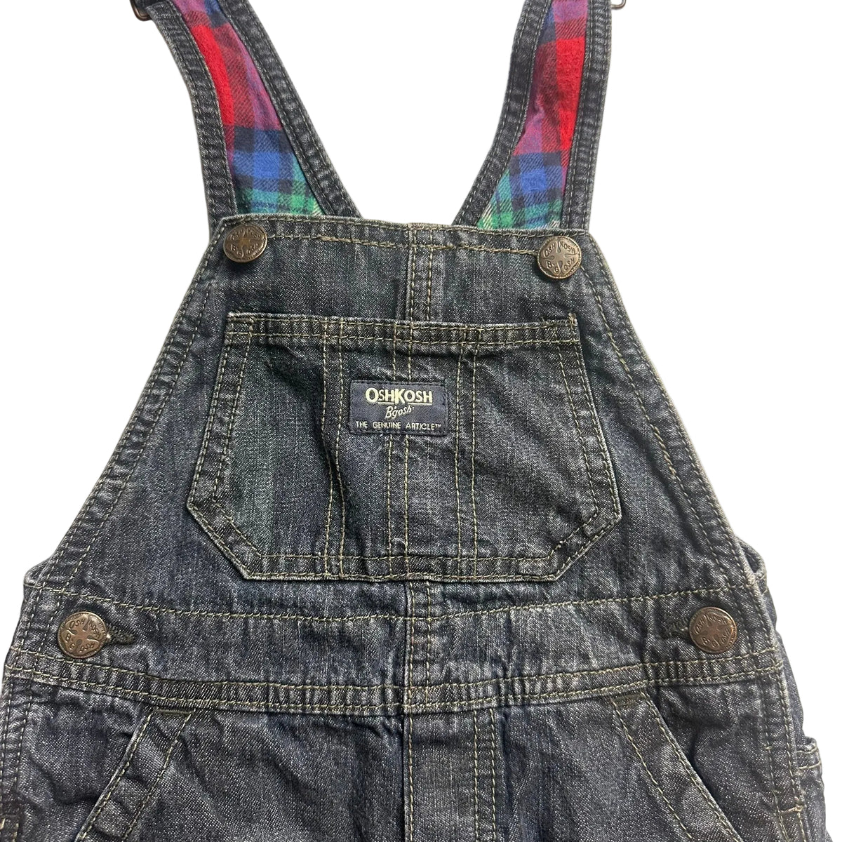 Salopette en denim foncé avec revers à carreaux coloré