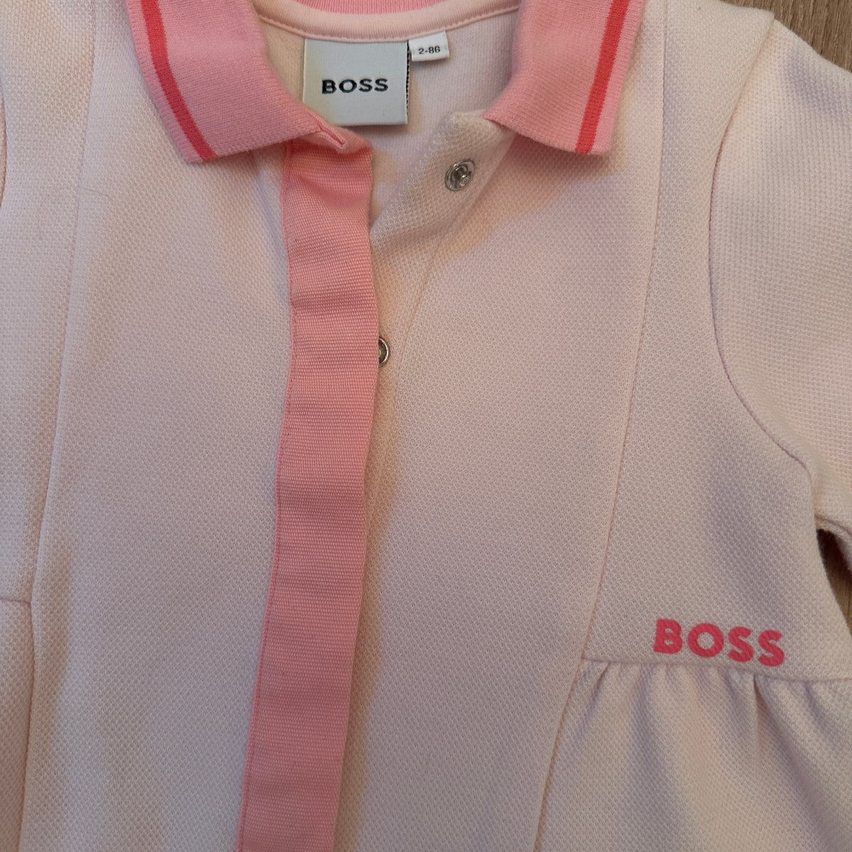 Robe manches longues avec détails au col