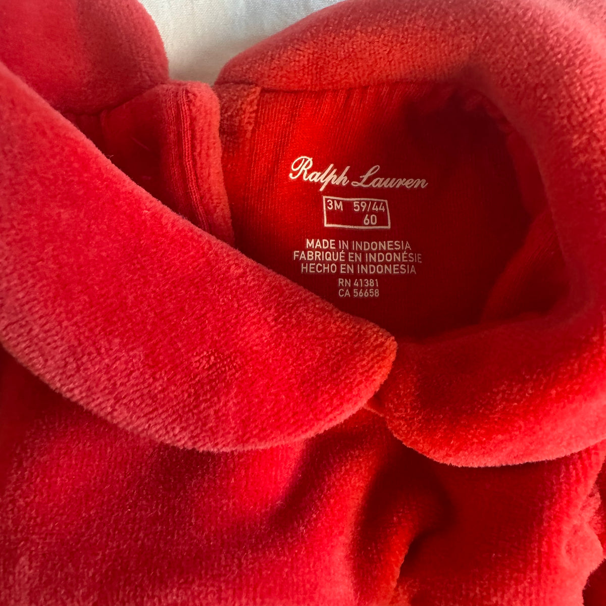 Robe en velour avec col claudine
