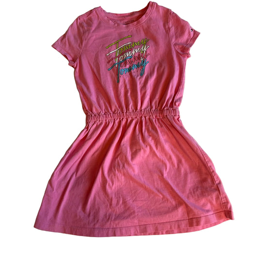 Robe rose à manches courtes avec élastique à la taille