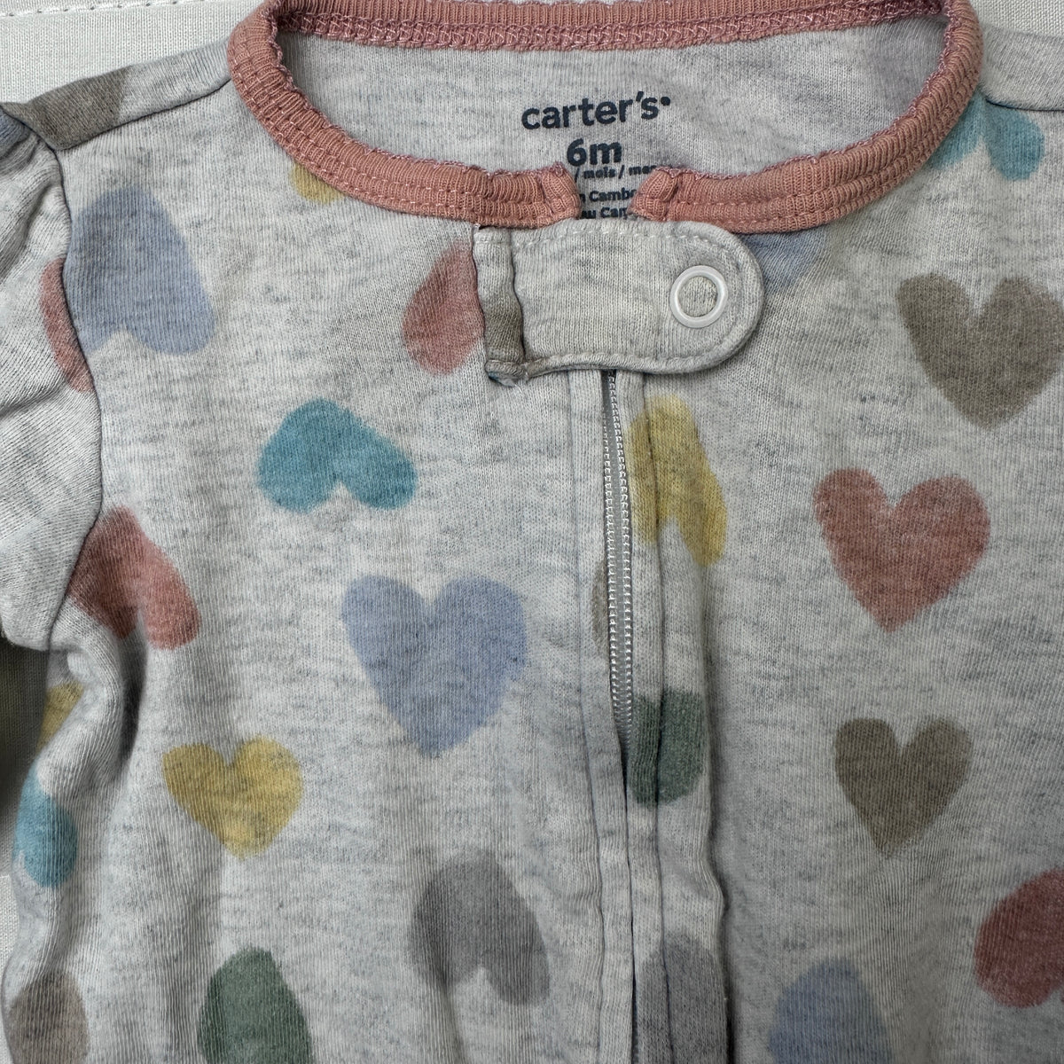 Grenouillère avec motifs cœurs multicolores