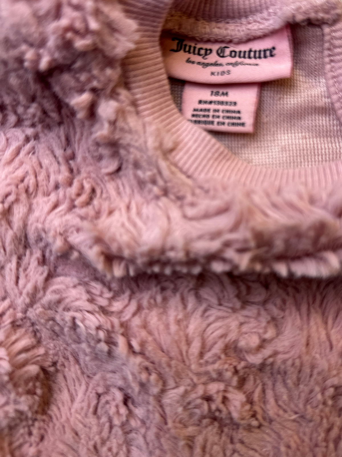 Chandail en peluche à manches longues avec petit cœur décoratif