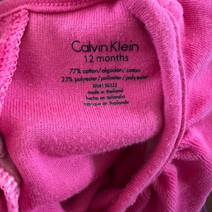Petite robe en velours avec détail en broderie