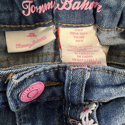 Short avec détail en fleur sur les poches